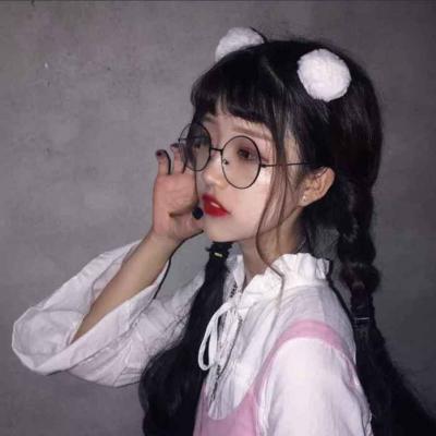 戴眼镜的微信头像女生  愿时光待你好