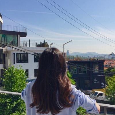 小清新的长发女生背影头像精选    那个让我倾心的少女