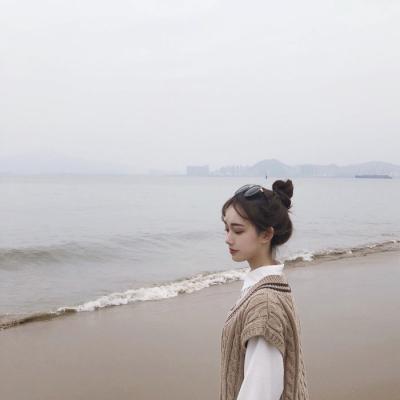 气质淡雅的女生微信头像  被风吹过的夏天很美
