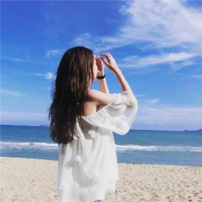 长发森系的女生海边背影头像   外面风大跟我回家
