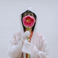 唯美捧花女生
