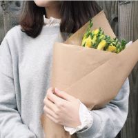 唯美捧花女生