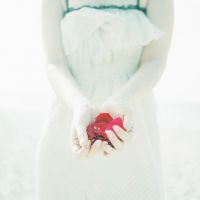 唯美捧花女生