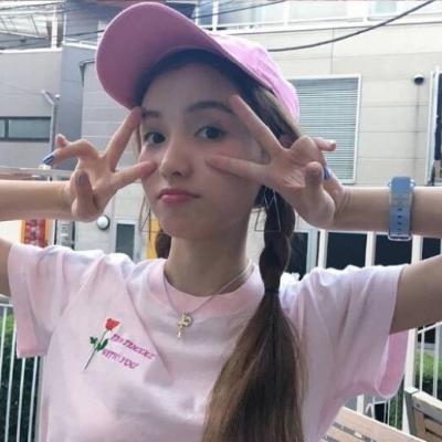 单纯可爱卖萌的女生微信头像 仿佛每天都是精致的猪猪女孩