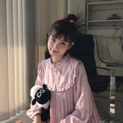单纯可爱卖萌的女生微信头像 仿佛每天都是精致的猪猪女孩