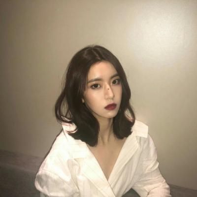 好看时尚热门的女生头像2018  深知我者才久居我心
