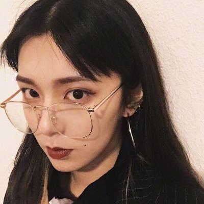 好看时尚热门的女生头像2018  深知我者才久居我心
