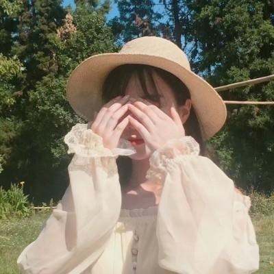 淡雅小清新的女生微信头像   青春一个敷衍的年华