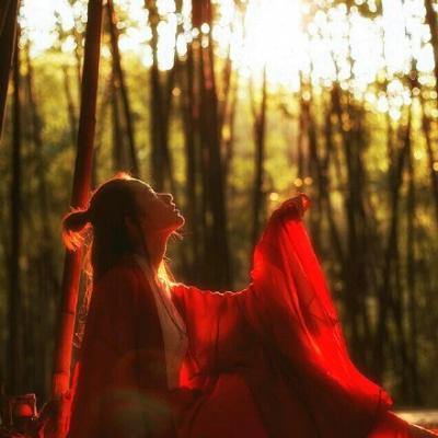 唯美有意境的真人女生古风头像  淡若轻风绕指柔