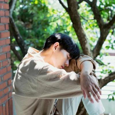 适合30岁男人用的成熟稳重微信头像    往事埋风中