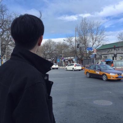 适合30岁男人用的成熟稳重微信头像    往事埋风中