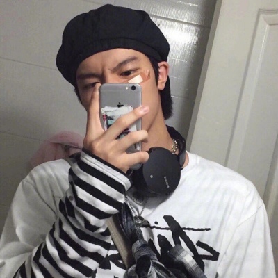 念七 手机控男生帅气头像