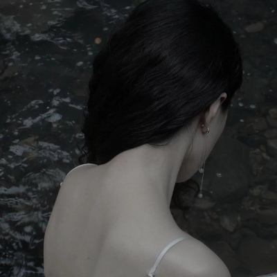 念七 曼妙女生头像