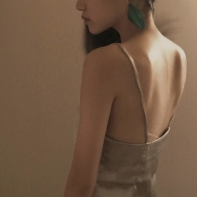 念七 曼妙女生头像