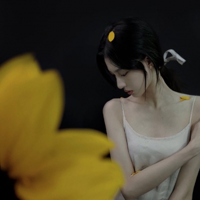 念七 曼妙女生头像