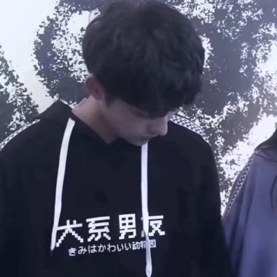 qq好看的男生头像伤感