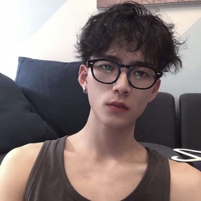 qq好看的男生头像伤感