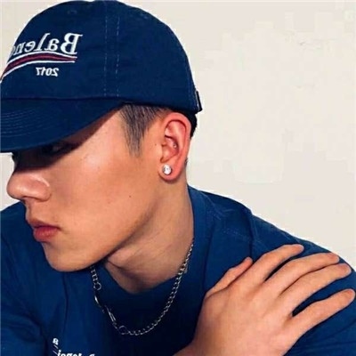 qq好看的男生头像伤感