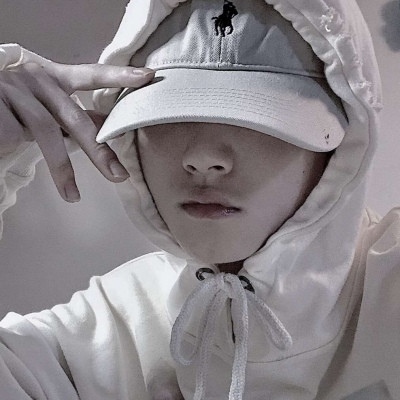 qq好看的男生头像伤感