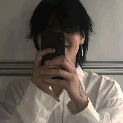 00后手机控男生头像超拽