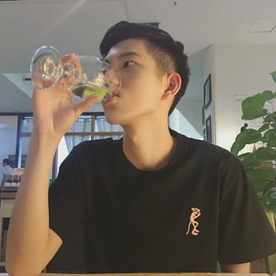 冷酷的男生头像