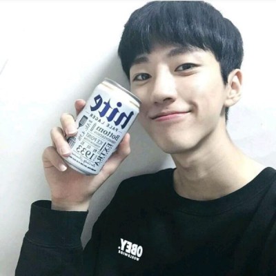 男生头像冷酷帅气