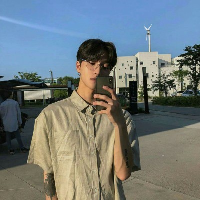 男生头像冷酷帅气