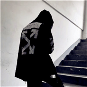 带兜帽帅哥头像