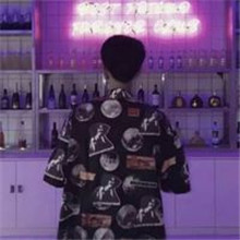 个性十足的短发男生头像