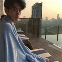 个性十足的短发男生头像