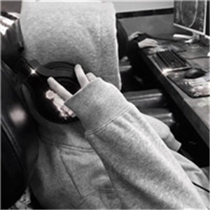 超级伤感的男生头像