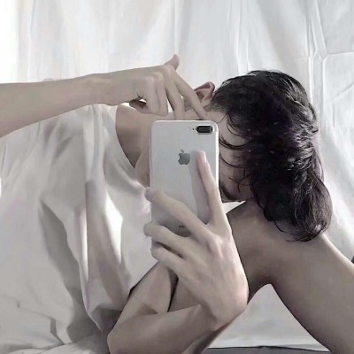 手机遮脸男生头像