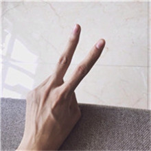 男生最新剪刀手头像