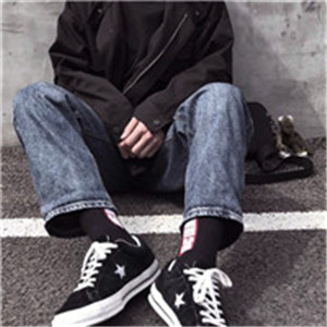 看不到脸的头像男生
