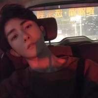 男生分手后情绪低落的头像
