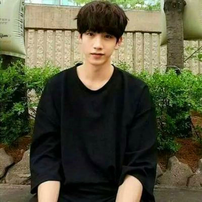 阳光的男生头像
