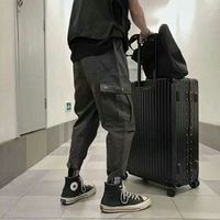 最拉风的头像男生半身看不到脸的