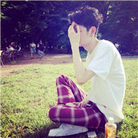 穿白衣的清新男生头像