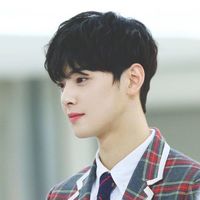 2019帅气阳光男生头像
