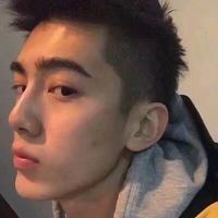 自带时尚感的短发帅哥头像