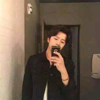 手持手机帅气男生头像