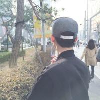 不是正脸的男生头像