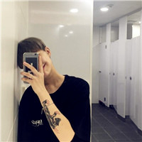 拿手机男生头像