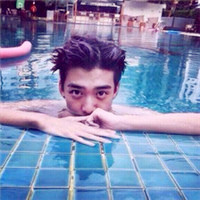 满含深情男生头像