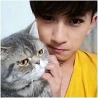 男生抱着猫的头像