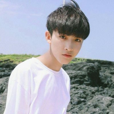 男生短发阳光帅气头像2019大全