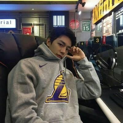 抖音流行图片头像男生帅气