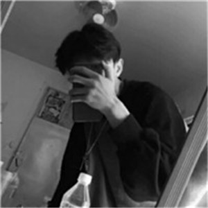 拿手机耍酷的男生头像
