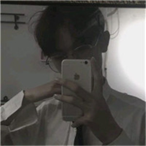 拿手机耍酷的男生头像