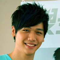 知名偶像创作歌手蔡旻佑帅气QQ头像